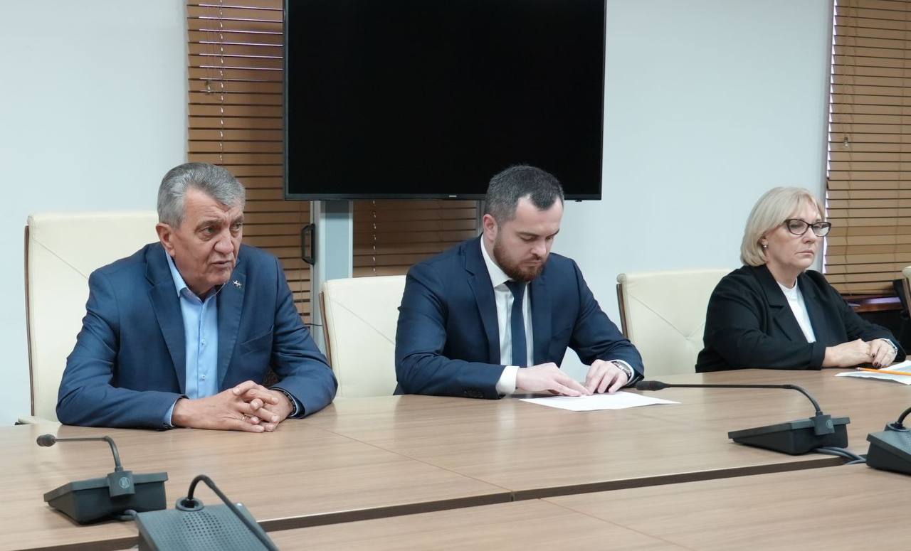 Глава РСО – Алания Сергей Меняйло передал государственные награды родным военнослужащих, погибших при выполнении боевых задач в зоне проведения специальной военной операции Глава РСО – Алания Сергей Меняйло передал государственные награды родным военнослужащих, погибших при выполнении боевых задач в зоне проведения специальной военной операции