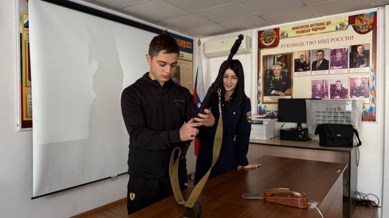 В Северной Осетии прошла экскурсия в мир закона: дигорские старшеклассники познакомились с работой полиции В Северной Осетии прошла экскурсия в мир закона: дигорские старшеклассники познакомились с работой полиции
