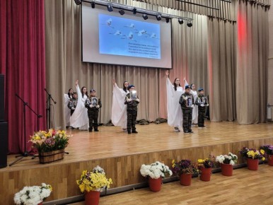 В Северной Осетии представитель Общественного совета при отделе полиции Правобережного района поздравил ветеранов и молодёжь с Днём рождения комсомола