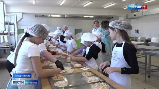 На Владикавказском комбинате питания для школьников провели кулинарный мастер-класс