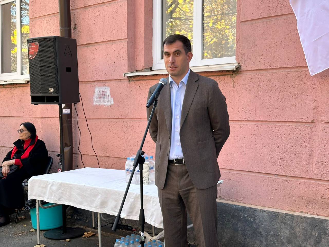 Во Владикавказе, на улице Ленина, прошло торжественное открытие мемориальной доски поэта, прозаика, публициста Германа Георгиевича Гудиева Во Владикавказе, на улице Ленина, прошло торжественное открытие мемориальной доски поэта, прозаика, публициста Германа Георгиевича Гудиева