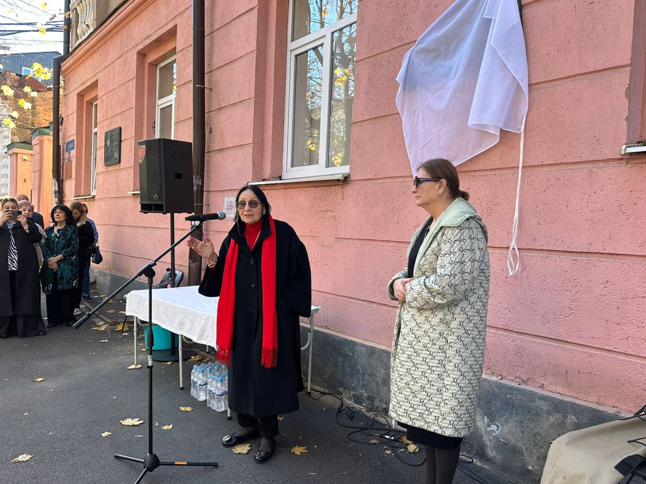 Во Владикавказе, на улице Ленина, прошло торжественное открытие мемориальной доски поэта, прозаика, публициста Германа Георгиевича Гудиева Во Владикавказе, на улице Ленина, прошло торжественное открытие мемориальной доски поэта, прозаика, публициста Германа Георгиевича Гудиева