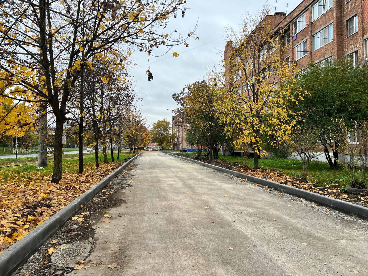 Во Владикавказе приступили к благоустройству участка дороги-дублера на улице Дзусова Во Владикавказе приступили к благоустройству участка дороги-дублера на улице Дзусова