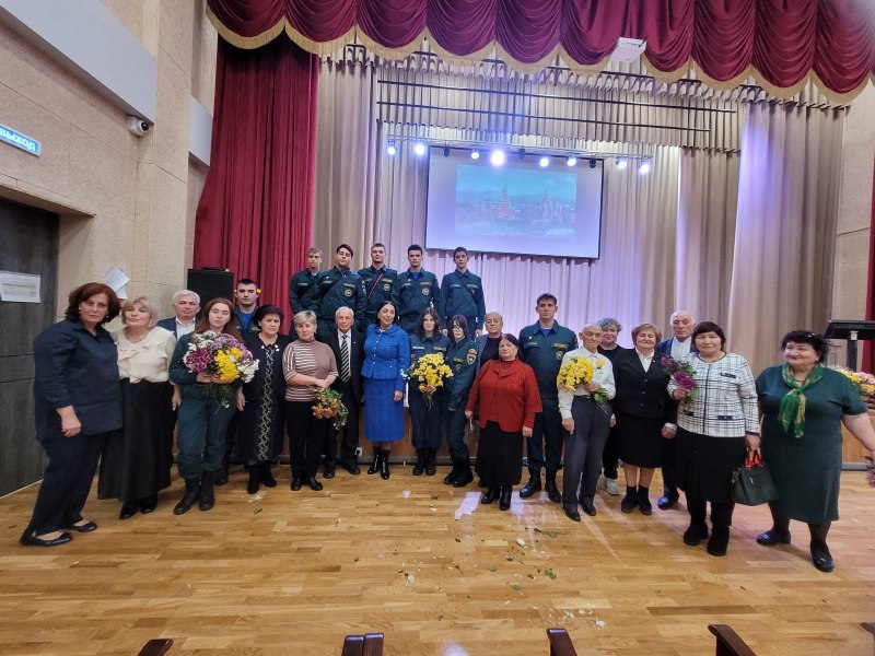 В Северной Осетии представитель Общественного совета при отделе полиции Правобережного района поздравил ветеранов и молодёжь с Днём рождения комсомола В Северной Осетии представитель Общественного совета при отделе полиции Правобережного района поздравил ветеранов и молодёжь с Днём рождения комсомола