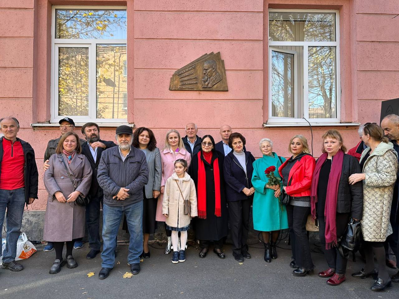 Во Владикавказе, на улице Ленина, прошло торжественное открытие мемориальной доски поэта, прозаика, публициста Германа Георгиевича Гудиева Во Владикавказе, на улице Ленина, прошло торжественное открытие мемориальной доски поэта, прозаика, публициста Германа Георгиевича Гудиева