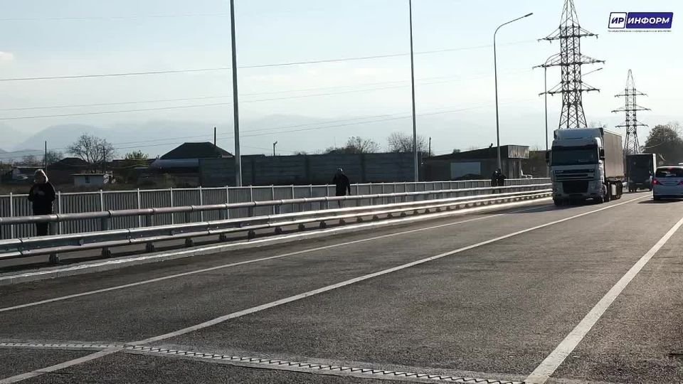 Автомобильное движение по Ногирскому мосту открыли в Северной Осетии