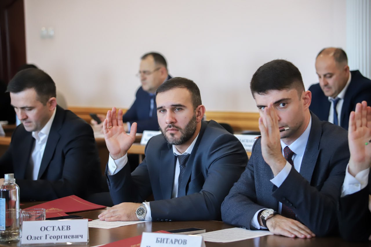 Под председательством Сергея Таболова состоялась 18-я сессия Собрания представителей Владикавказа VIII созыва Под председательством Сергея Таболова состоялась 18-я сессия Собрания представителей Владикавказа VIII созыва