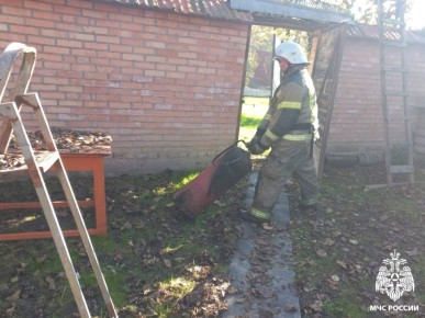 В Беслане пожарные МЧС предотвратили взрыв газового баллона в жилом доме