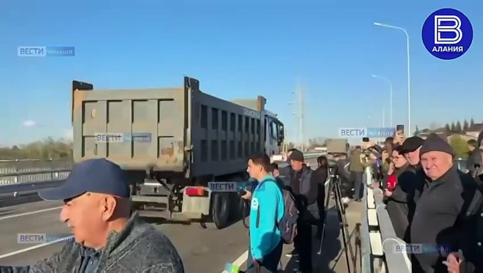 В эти минуты проходит торжественное открытие Ногирского моста после реконструкции