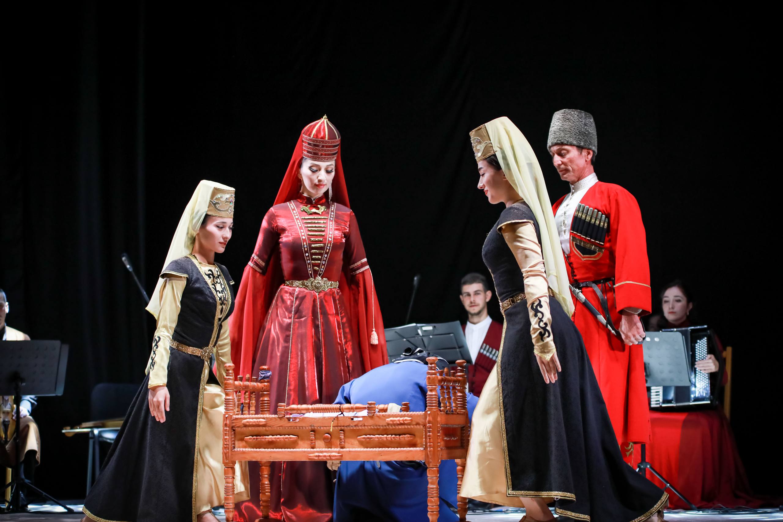 Современное прочтение народный традиций: во Владикавказе прошли премьеры Творческой резиденции «Живая традиция» Современное прочтение народный традиций: во Владикавказе прошли премьеры Творческой резиденции «Живая традиция»