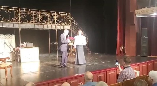 Трогательное признание в любви подарила юбиляру его супруга, заслуженная артистка РФ Наталья Серегина