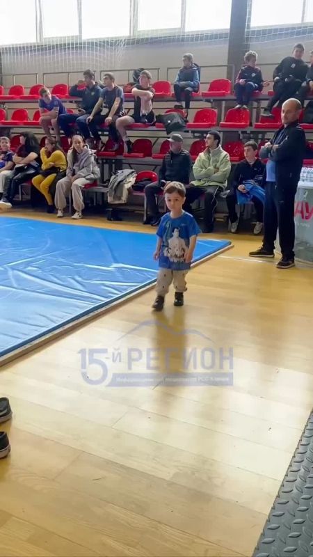 Самый маленький участник мастер - класса с олимпийским чемпионом Заурбеком Сидаковым