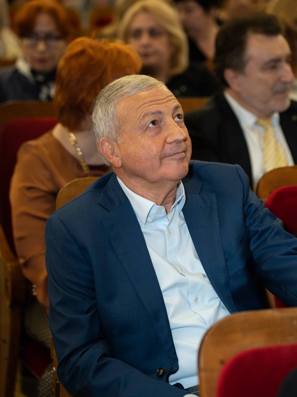 Безгранично преданный избранному делу, любящий театр и своих артистов Владимир Уваров празднует 75-летие Безгранично преданный избранному делу, любящий театр и своих артистов Владимир Уваров празднует 75-летие