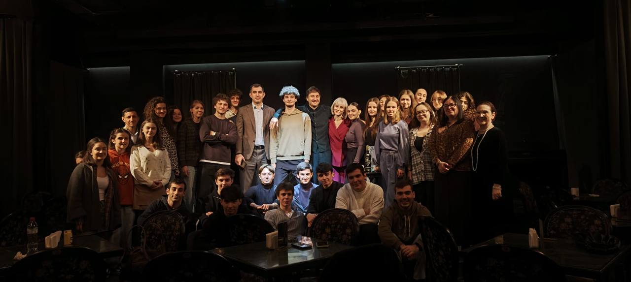 Сегодня совершенно случайно оказался в Доме Вахтангова на лекции моего друга Эльдара Трамова