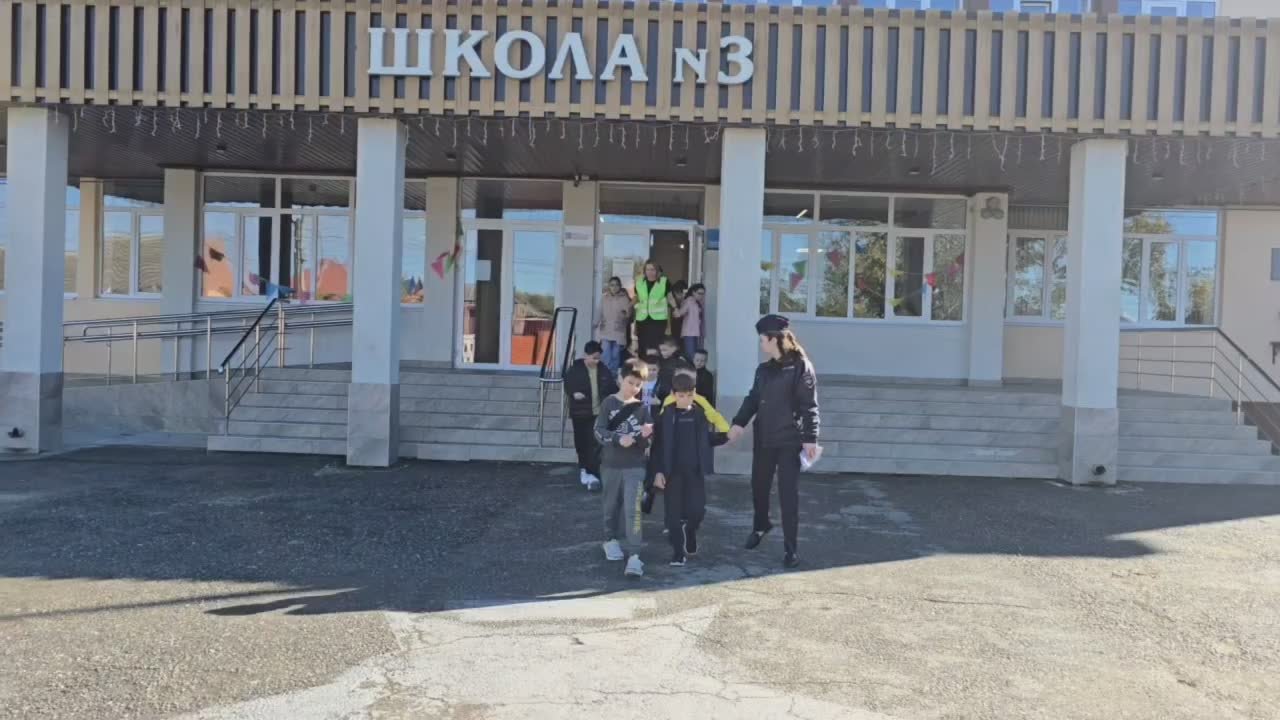 Сотрудники Госавтоинспекции Ардонского района вместе с «Родительским патрулем» провели акцию «Засветись! Стань заметнее на дороге!»