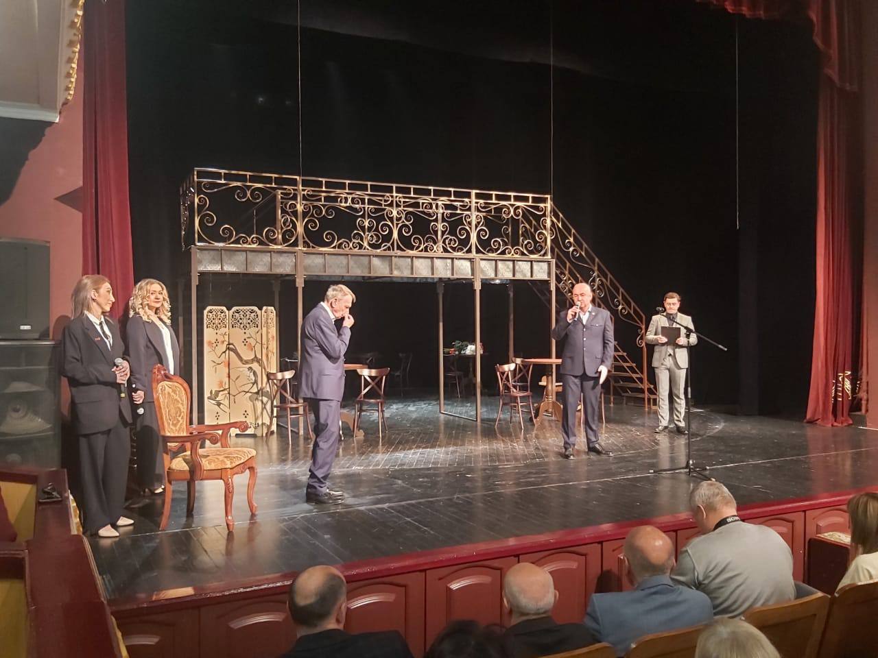 Торжественный бенефис народного  артиста  РФ  Владимира  Уварова  посетили Председатель  Парламента  РСО-А  Таймураз  Тускаев,  Президент республики в 1998-2005 гг. Александр  Дзасохов,  экс-глава республики Вячеслав Битаров Торжественный бенефис народного  артиста  РФ  Владимира  Уварова  посетили Председатель  Парламента  РСО-А  Таймураз  Тускаев,  Президент республики в 1998-2005 гг. Александр  Дзасохов,  экс-глава республики Вячеслав Битаров