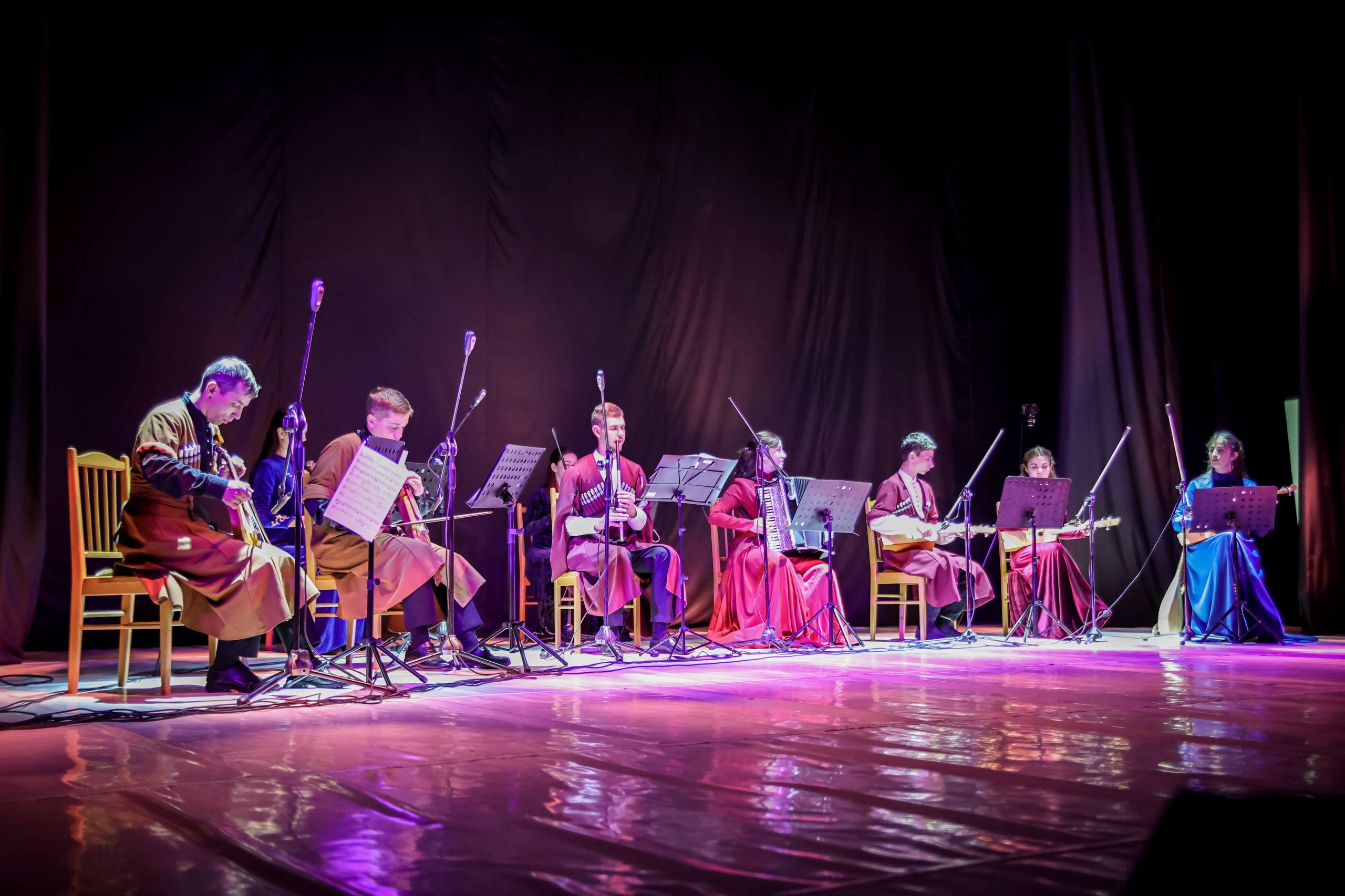 Современное прочтение народный традиций: во Владикавказе прошли премьеры Творческой резиденции «Живая традиция» Современное прочтение народный традиций: во Владикавказе прошли премьеры Творческой резиденции «Живая традиция»