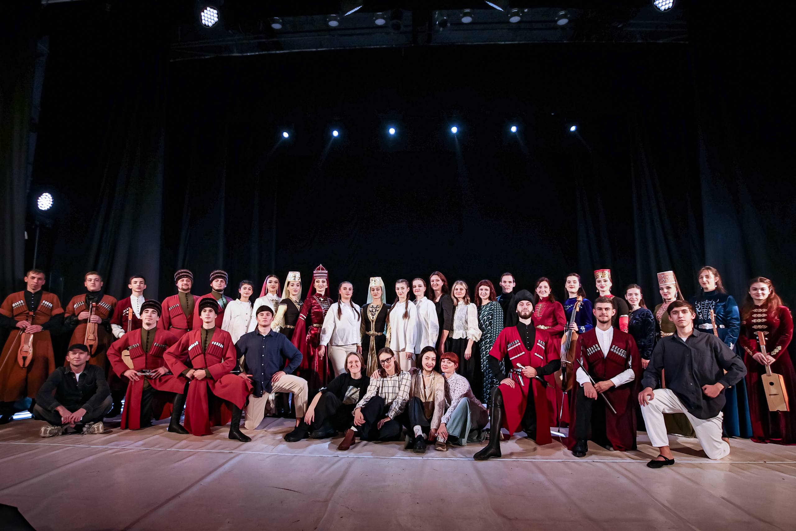 Современное прочтение народный традиций: во Владикавказе прошли премьеры Творческой резиденции «Живая традиция» Современное прочтение народный традиций: во Владикавказе прошли премьеры Творческой резиденции «Живая традиция»