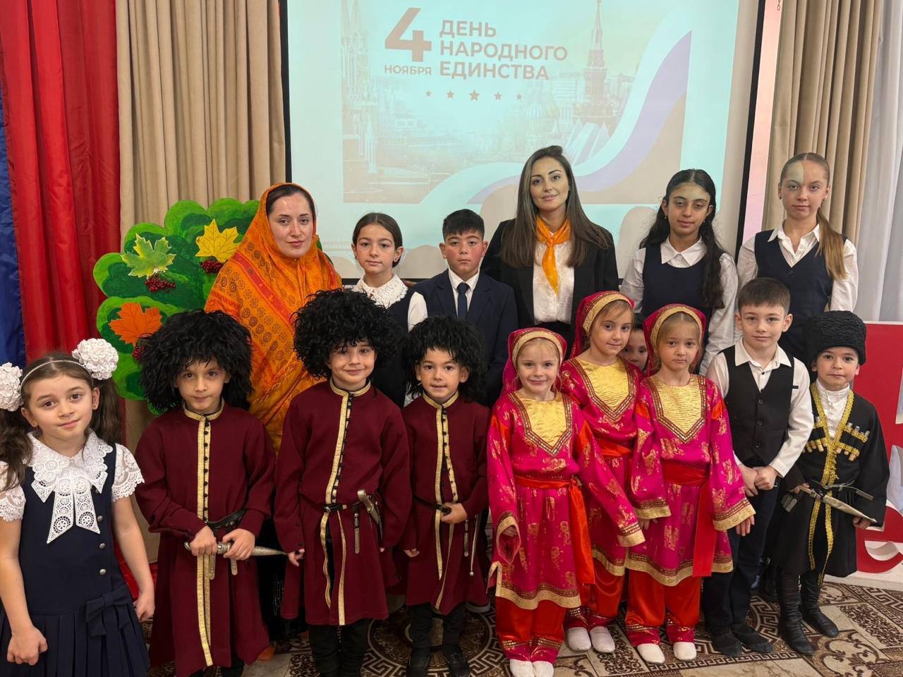 В пришкольных лагерях прошли мероприятия ко Дню народного единства В пришкольных лагерях прошли мероприятия ко Дню народного единства