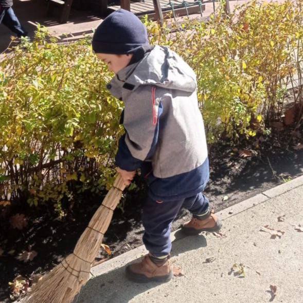 В преддверии Дня народного единства во всех детских садах Владикавказа прошли субботники В преддверии Дня народного единства во всех детских садах Владикавказа прошли субботники