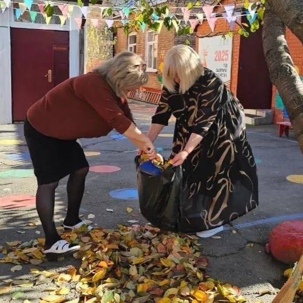 В преддверии Дня народного единства во всех детских садах Владикавказа прошли субботники В преддверии Дня народного единства во всех детских садах Владикавказа прошли субботники
