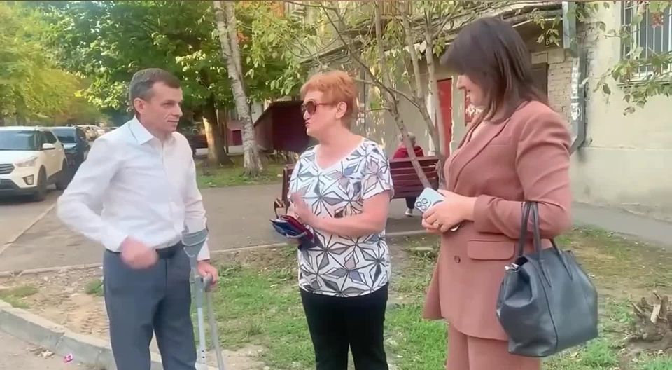 Сергей Меняйло: Когда перед финалистом программы «Доблесть Осетии» Артёмом Маюном встал вопрос, где проходить стажировку, он сразу определился, что хочет узнать, как работает сфера жилищного надзора