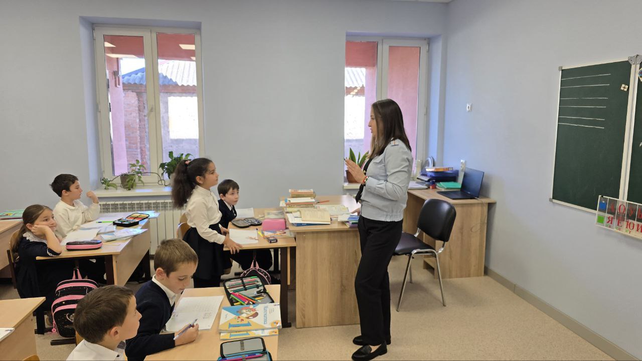 Сотрудники Госавтоинспекции Ардонского района провели краткий «Краш-курс» по безопасности дорожного движения в МБОУ «Фиагдонская Школа» Сотрудники Госавтоинспекции Ардонского района провели краткий «Краш-курс» по безопасности дорожного движения в МБОУ «Фиагдонская Школа»