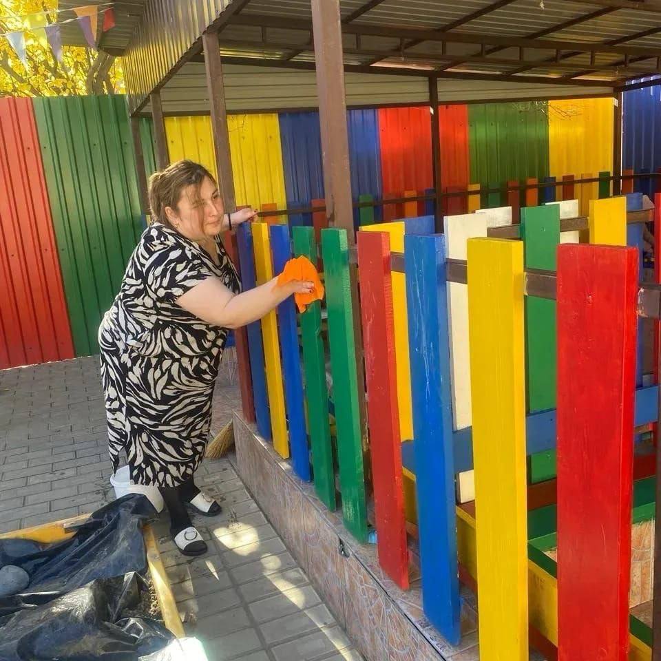 В преддверии Дня народного единства во всех детских садах Владикавказа прошли субботники В преддверии Дня народного единства во всех детских садах Владикавказа прошли субботники