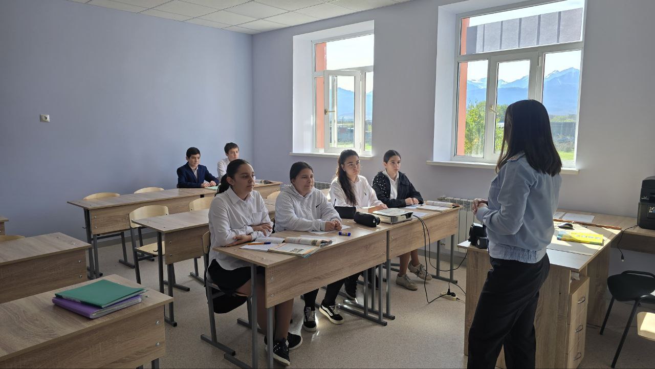 Сотрудники Госавтоинспекции Ардонского района провели краткий «Краш-курс» по безопасности дорожного движения в МБОУ «Фиагдонская Школа» Сотрудники Госавтоинспекции Ардонского района провели краткий «Краш-курс» по безопасности дорожного движения в МБОУ «Фиагдонская Школа»