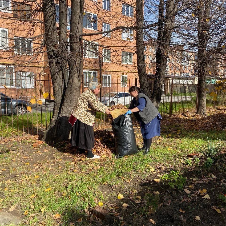 В преддверии Дня народного единства во всех детских садах Владикавказа прошли субботники В преддверии Дня народного единства во всех детских садах Владикавказа прошли субботники