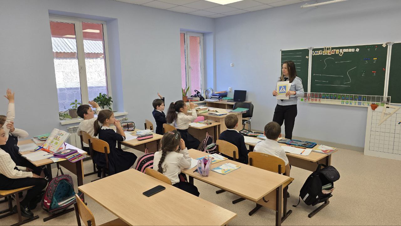 Сотрудники Госавтоинспекции Ардонского района провели краткий «Краш-курс» по безопасности дорожного движения в МБОУ «Фиагдонская Школа» Сотрудники Госавтоинспекции Ардонского района провели краткий «Краш-курс» по безопасности дорожного движения в МБОУ «Фиагдонская Школа»