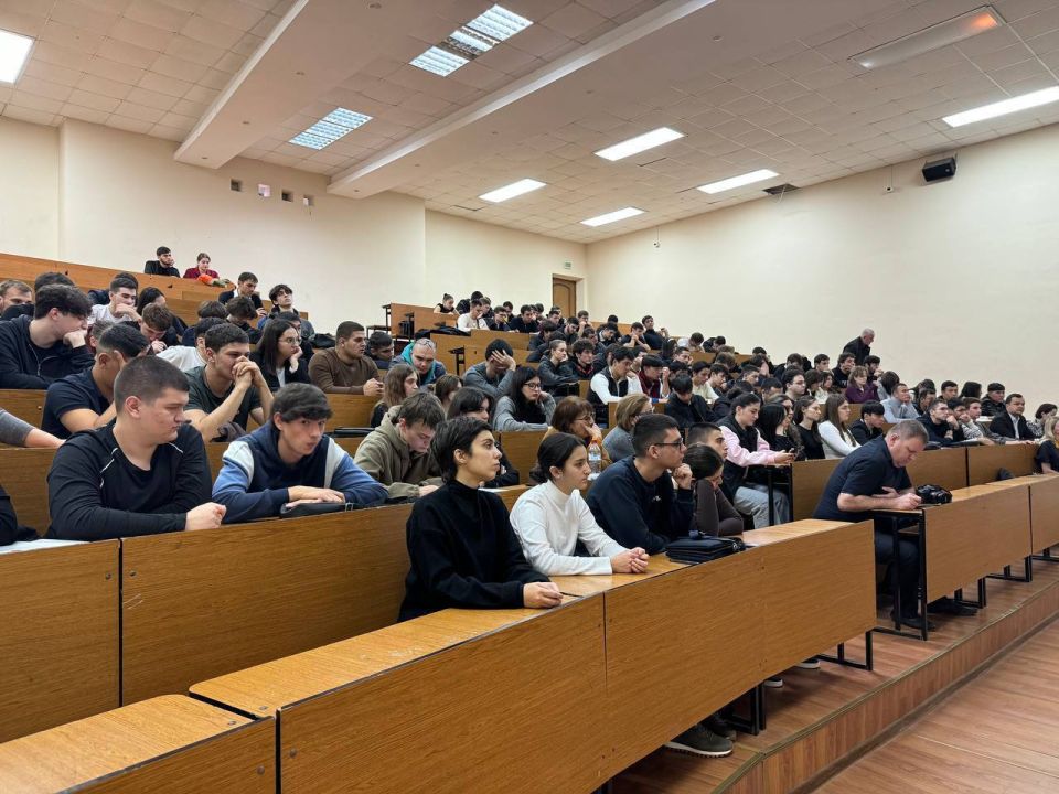 В Северо-Кавказском горно-металлургическом институте прошла встреча студентов с военным священником и ветеранами СВО В Северо-Кавказском горно-металлургическом институте прошла встреча студентов с военным священником и ветеранами СВО