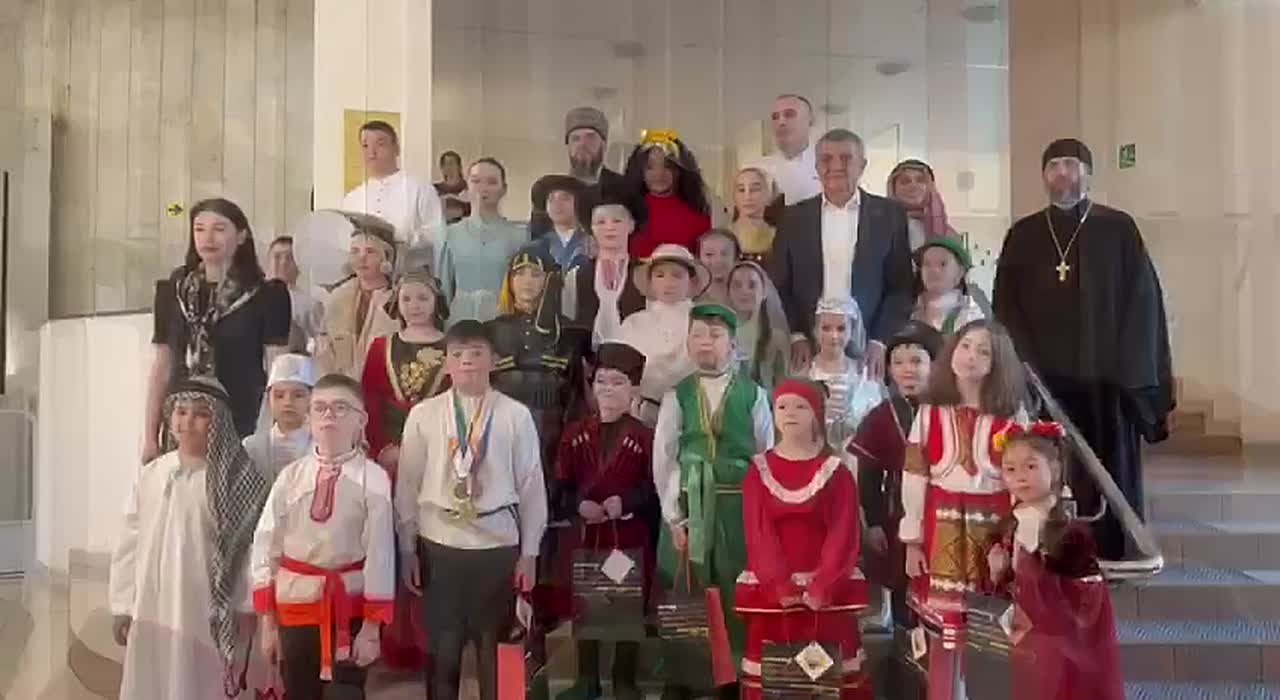 В День народного единства Сергей Меняйло встретился с детьми из патриотического клуба «Родина»