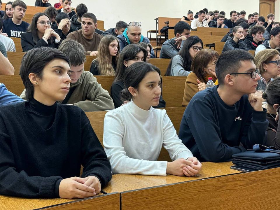 В Северо-Кавказском горно-металлургическом институте прошла встреча студентов с военным священником и ветеранами СВО В Северо-Кавказском горно-металлургическом институте прошла встреча студентов с военным священником и ветеранами СВО