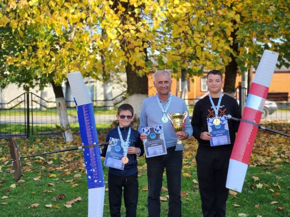 Школьники из РСО-А в составе сборной России стали победителями на международных соревнованиях «Кубок Востока-2025» в Узбекистане по авиамодельному спорту Школьники из РСО-А в составе сборной России стали победителями на международных соревнованиях «Кубок Востока-2025» в Узбекистане по авиамодельному спорту