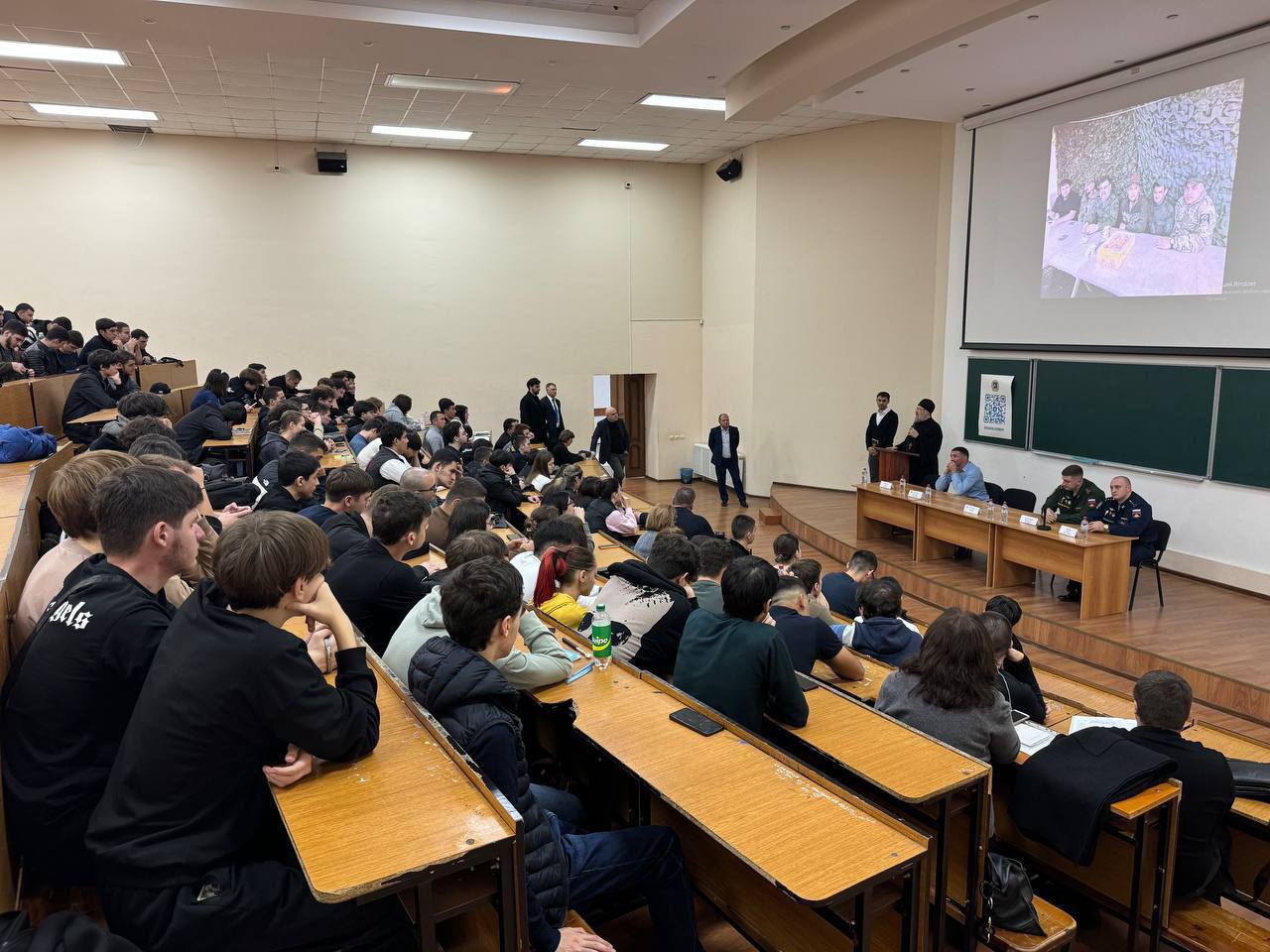 В Северо-Кавказском горно-металлургическом институте прошла встреча студентов с военным священником и ветеранами СВО В Северо-Кавказском горно-металлургическом институте прошла встреча студентов с военным священником и ветеранами СВО