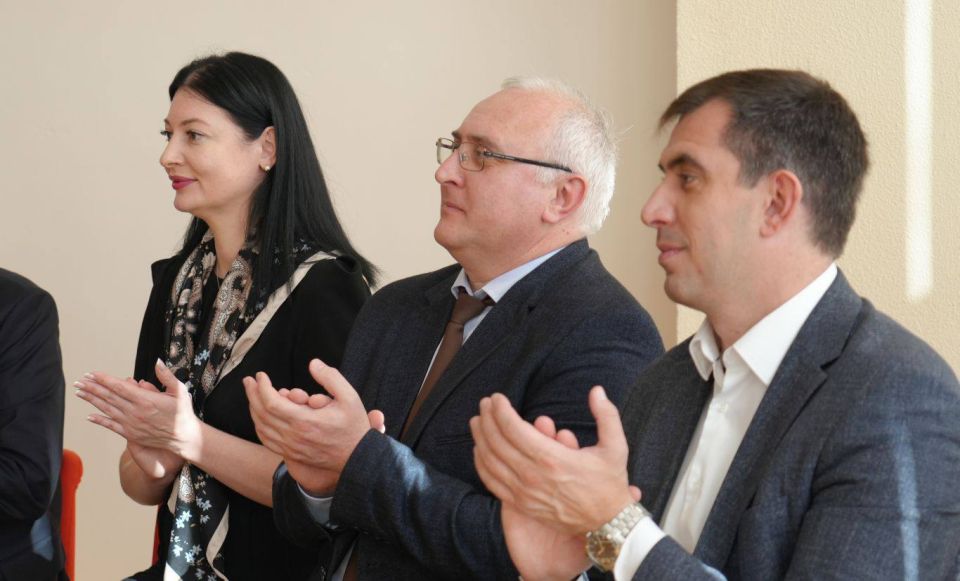 В День народного единства Глава Республики Северная Осетия – Алания Сергей Меняйло встретился с юными участниками патриотического клуба «Родина» В День народного единства Глава Республики Северная Осетия – Алания Сергей Меняйло встретился с юными участниками патриотического клуба «Родина»