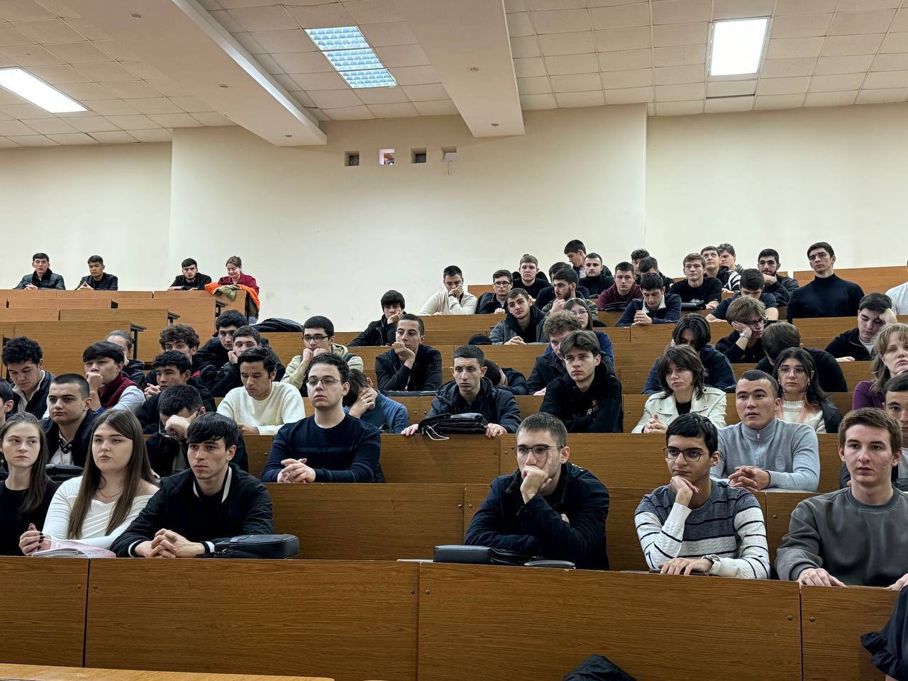 В Северо-Кавказском горно-металлургическом институте прошла встреча студентов с военным священником и ветеранами СВО В Северо-Кавказском горно-металлургическом институте прошла встреча студентов с военным священником и ветеранами СВО