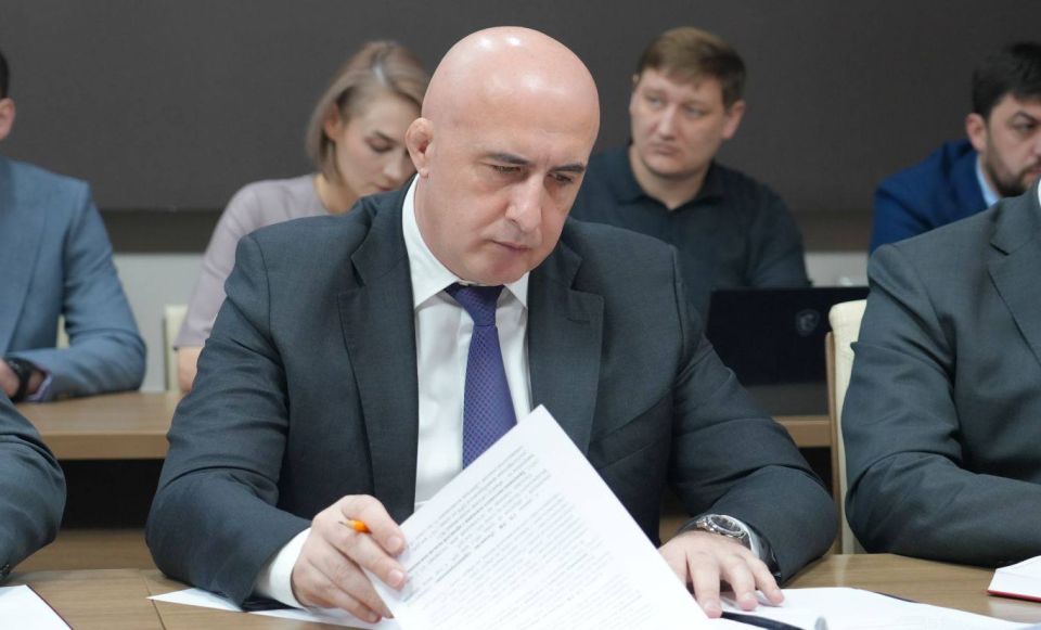 Глава РСО – Алания Сергей Меняйло провел еженедельное аппаратное совещание с участием руководителей органов исполнительной власти и муниципальных образований, представителей правоохранительных и надзорных структур... Глава РСО – Алания Сергей Меняйло провел еженедельное аппаратное совещание с участием руководителей органов исполнительной власти и муниципальных образований, представителей правоохранительных и надзорных структур...