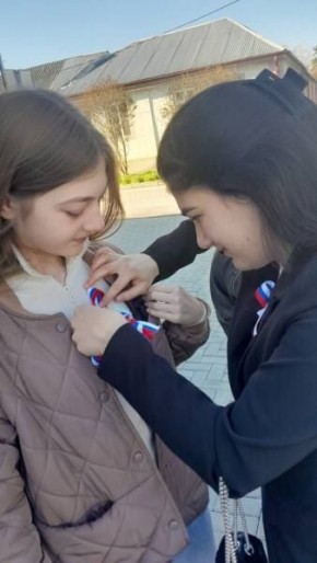 В Северной Осетии общественник при ОВД Алагирского района принял участие в акции "Триколор" в центре города Алагира