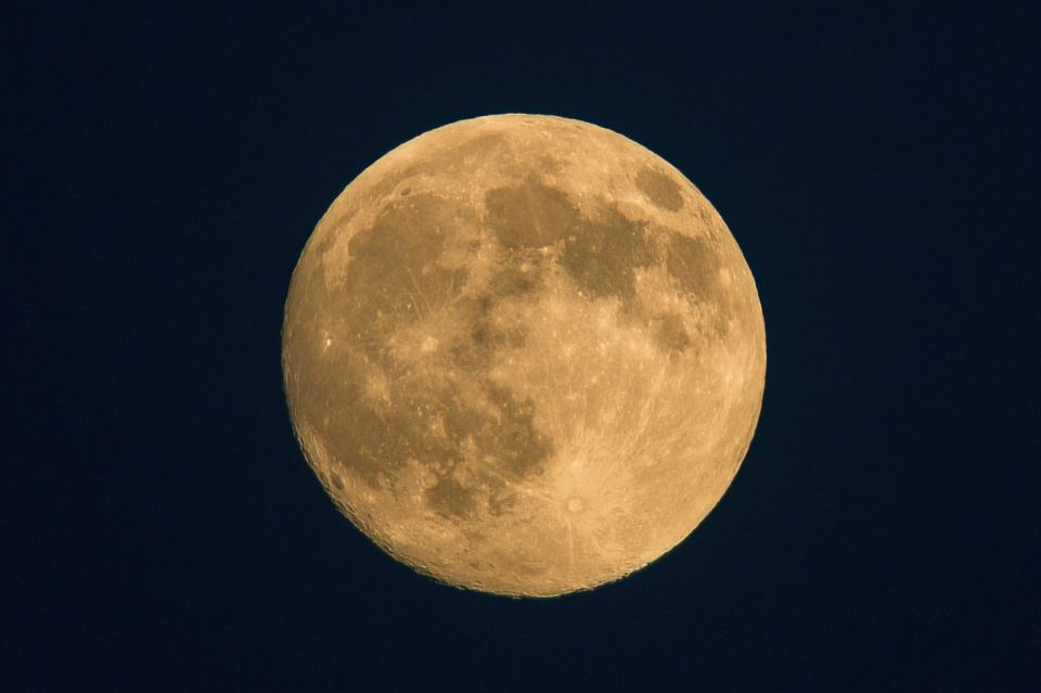 Суперлуние приближается Суперлуние приближается