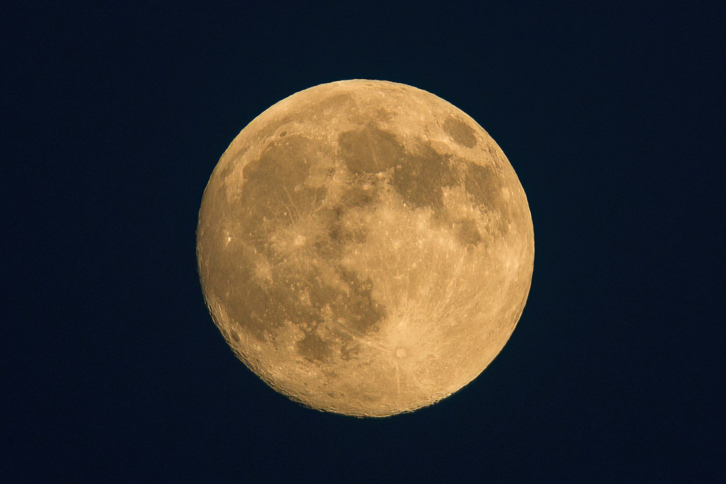 Суперлуние приближается Суперлуние приближается