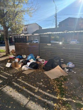 #Нампишут. "Мусорные контейнеры на Островского