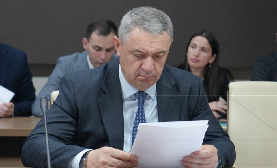 Председатель Правительства РСО – Алания Борис Джанаев провел заседание кабинета министров Председатель Правительства РСО – Алания Борис Джанаев провел заседание кабинета министров