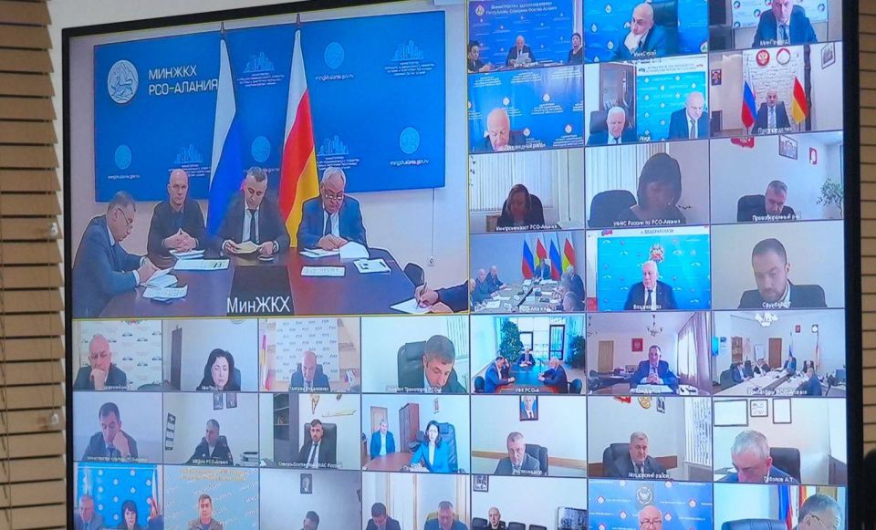 Глава РСО – Алания Сергей Меняйло провел еженедельное аппаратное совещание с участием руководителей органов исполнительной власти и муниципальных образований, представителей правоохранительных и надзорных структур... Глава РСО – Алания Сергей Меняйло провел еженедельное аппаратное совещание с участием руководителей органов исполнительной власти и муниципальных образований, представителей правоохранительных и надзорных структур...