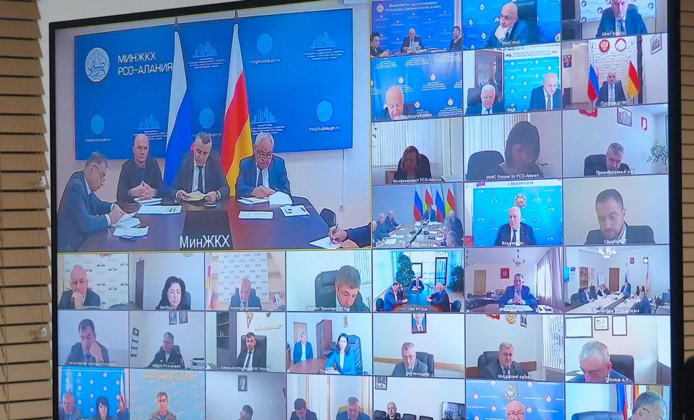 Глава РСО – Алания Сергей Меняйло провел еженедельное аппаратное совещание с участием руководителей органов исполнительной власти и муниципальных образований, представителей правоохранительных и надзорных структур... Глава РСО – Алания Сергей Меняйло провел еженедельное аппаратное совещание с участием руководителей органов исполнительной власти и муниципальных образований, представителей правоохранительных и надзорных структур...