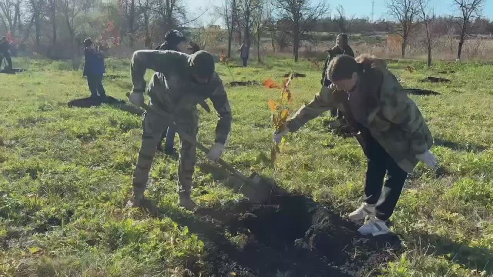 Строители из Северной Осетии приняли участие в акции, проводимой в Черниговском районе Запорожской области, посвященной Дню народного единства