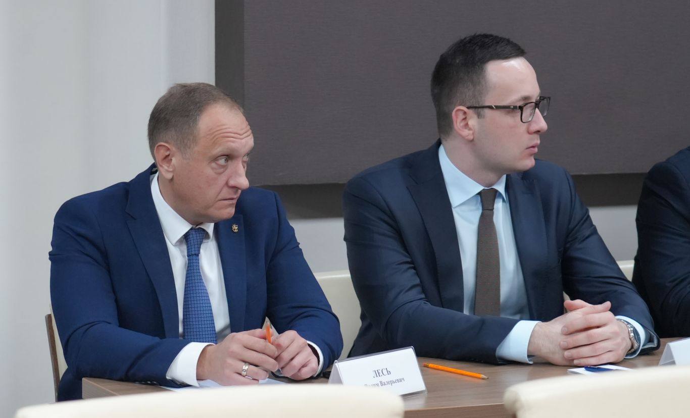 Глава РСО – Алания Сергей Меняйло провел еженедельное аппаратное совещание с участием руководителей органов исполнительной власти и муниципальных образований, представителей правоохранительных и надзорных структур... Глава РСО – Алания Сергей Меняйло провел еженедельное аппаратное совещание с участием руководителей органов исполнительной власти и муниципальных образований, представителей правоохранительных и надзорных структур...