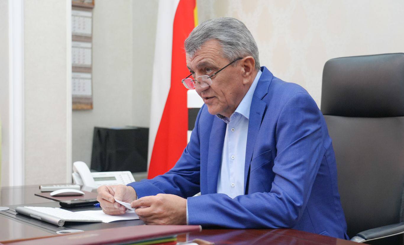 Глава РСО – Алания Сергей Меняйло провел прием по личным вопросам для членов семей участников специальной военной операции Глава РСО – Алания Сергей Меняйло провел прием по личным вопросам для членов семей участников специальной военной операции