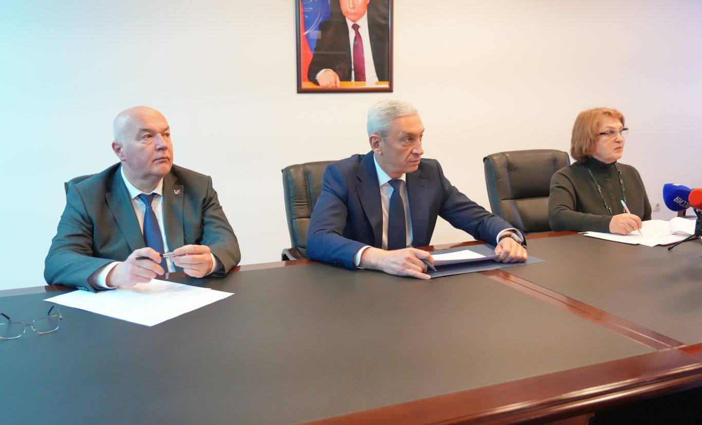 Благоустройство общественной территории в Ирафском районе, обновление покрытия на участке дороги во Владикавказе, капремонт Комгаронской школы и другие общественно важные и личные вопросы нашли решение на приеме граждан... Благоустройство общественной территории в Ирафском районе, обновление покрытия на участке дороги во Владикавказе, капремонт Комгаронской школы и другие общественно важные и личные вопросы нашли решение на приеме граждан...